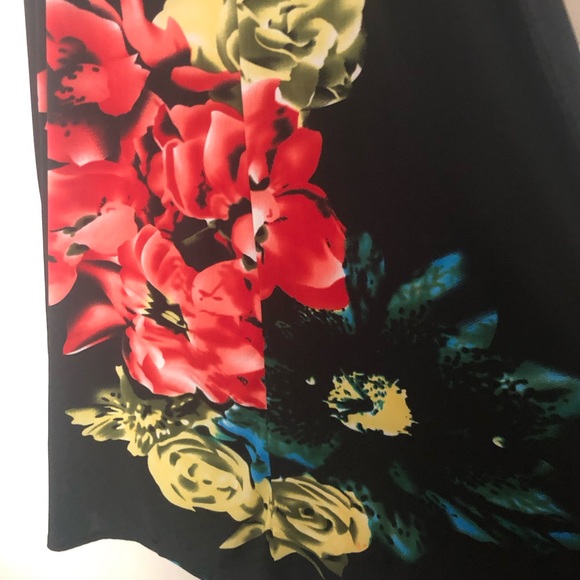 THE PYRAMID COLLECTION BLACK LONG FLORAL DRESS - Picture 10 of 11